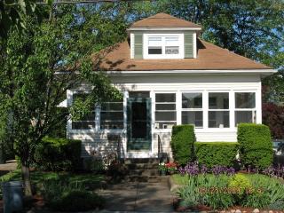 105 Rankin Ave, Providence, RI 02908-4215