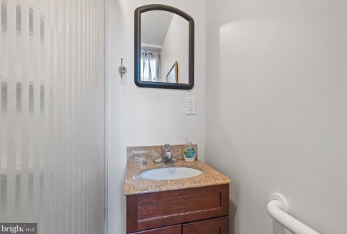 1424 Jackson St, Philadelphia PA 19145-3617 exterior