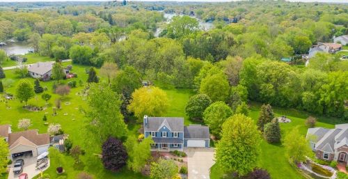 4948 Bayfield Dr, Waterford WI  53185-3376 exterior