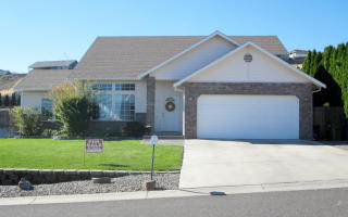 1108 Yakima Ave, Selah, WA 98942-1298