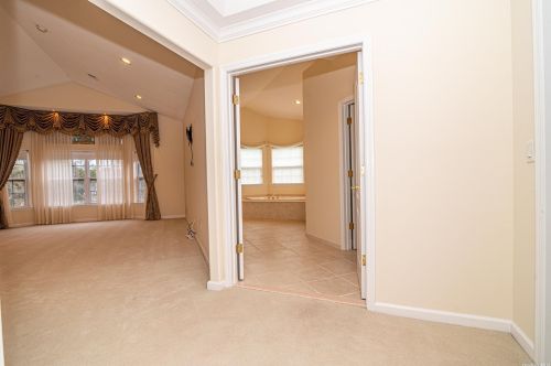 24 Hamlet Dr, Mount Sinai NY  11766-3002 exterior