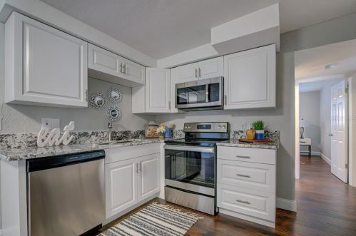 11010 Hassle Ave, Port Richey, FL 34668-2221