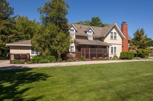 203 Kenosha St, Walworth, WI 53184-9660