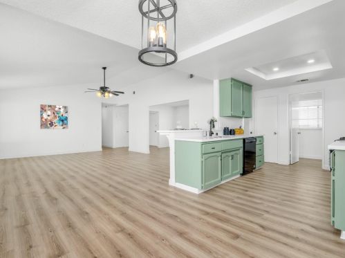 855 Mount Whitney Ave, Laton CA  93242-9724 exterior