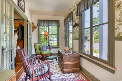 110 North St, Greenport, NY 11944-1328