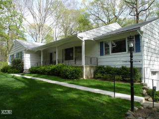195 Dogwood Ct, Stamford, CT 06903-4500