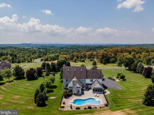 83 Kelly Dr, Carlisle, PA 17015-9001
