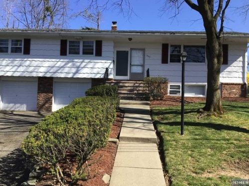 335 Elisa Dr, Englewood NJ  07632-1721 exterior