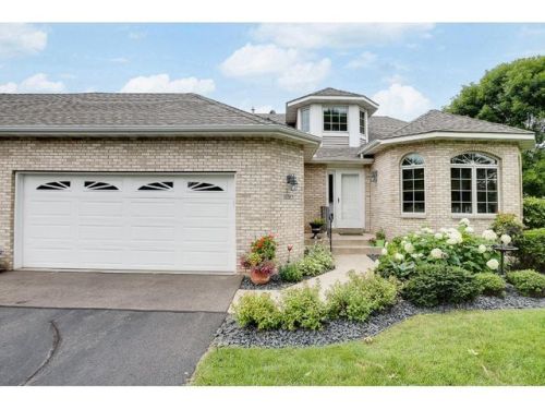 10383 Eagle Pointe Trl, Saint Paul, MN 55129-4284