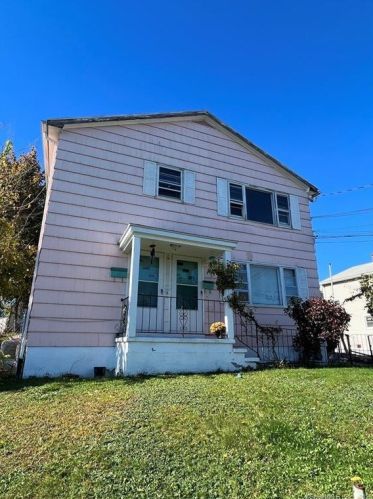 133 Gurdon St, Bridgeport CT  06606-5031 exterior