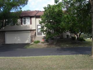 10390 Juniper Ln, Edina MN  55347-4528 exterior
