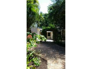 3840 La Playa Blvd, Miami, FL 33133-6356