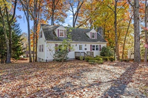 10 Crescent Ave, Warwick, NY 10990-1002