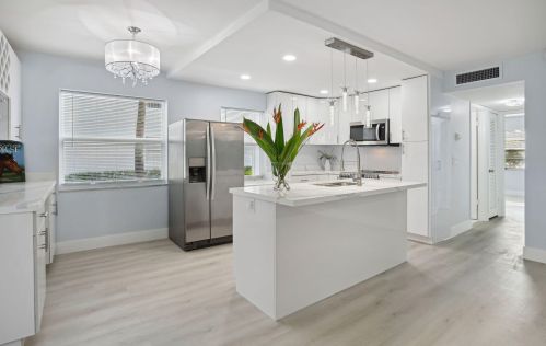 916 Flanders T, Delray Beach FL  33484-5354 exterior