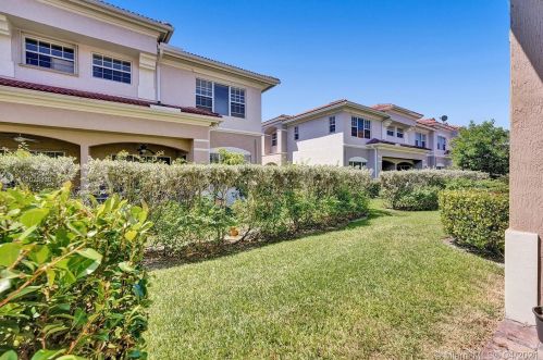 152 Nottingham Pl, Boynton Beach FL  33426-8430 exterior
