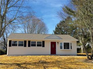 48 Harvard Ln, Mystic, CT 06355-1412
