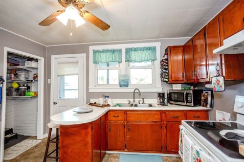 606 Miller St, Latrobe PA  15650-1549 exterior