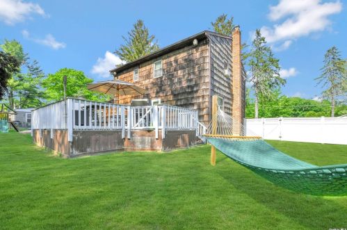 24 Parkside Ave, Miller Place, NY 11764-2720