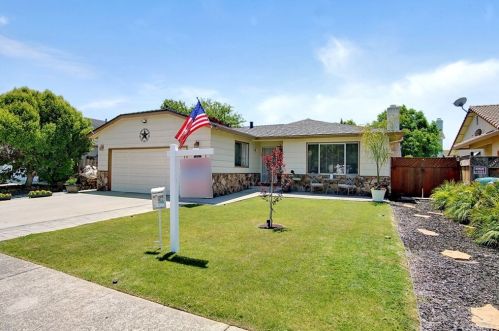 891 Verdun Ave, Hollister, CA 95023-5058
