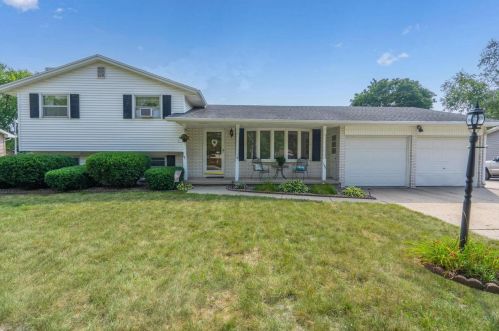 1195 Valley View Rd, Green Bay, WI 54304-4165