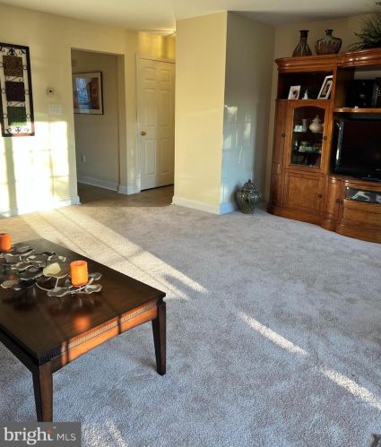 1208 Cobblestone Ln, Lancaster, PA 17601-3363
