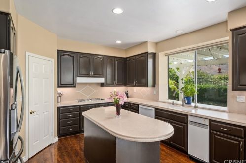 490 Tree Hollow Ct, Simi Valley CA  93065-7311 exterior