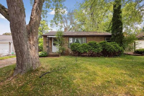 1094 6th St, Green Bay, WI 54304-2435
