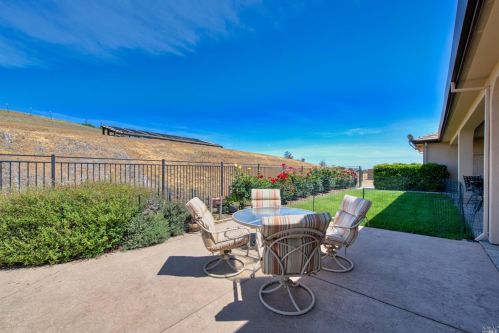 3959 Skyhawk Ln, Vacaville CA  95688-9516 exterior