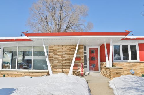 2126 34th St, Kenosha, WI 53140-5226