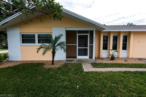 738 43rd Ter, Cape Coral, FL 33904-5551