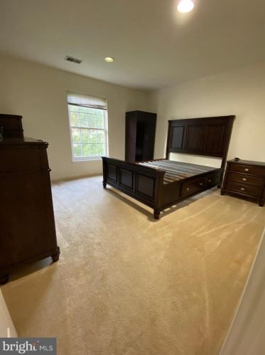 13008 Pilgrims Inn Dr, Woodbridge VA  22193-4989 exterior