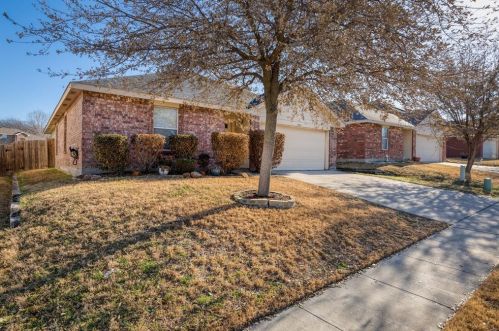 4932 Water Ridge Ln, Fort Worth, TX 76179-4239