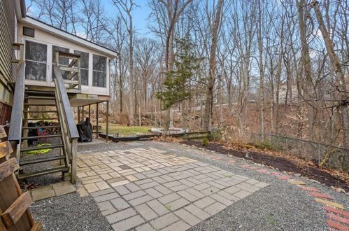 11 Palmer Dr, Gales Ferry CT  06335-1529 exterior