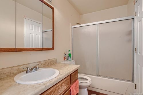 994 Nome St, Denver CO 80014-1850 exterior