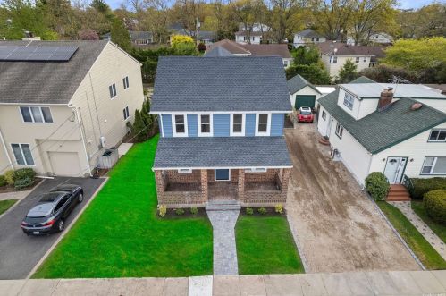 3 Baylis Pl, Lynbrook NY  11563-4203 exterior