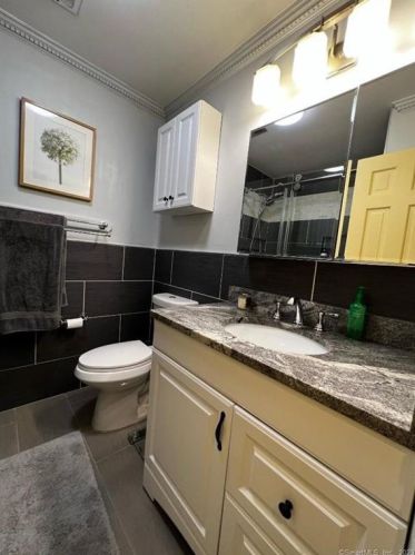 11 Camelot Dr, Norwalk CT 06850-2413 exterior