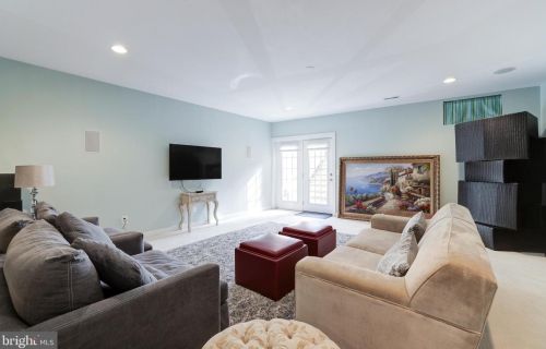 19376 Ml Dm Pl, Leesburg VA 20176-1637 exterior