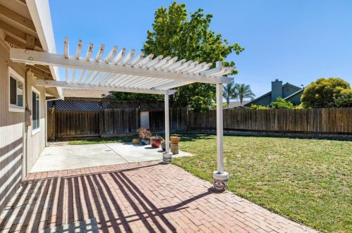 681 Spg Dr, Hollister CA  95023-3468 exterior