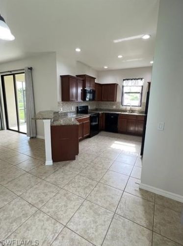 511 19th Pl, Cape Coral, FL 33909-2710
