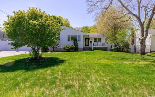 27 Leonard Ln, South Setauket, NY 11720-2706