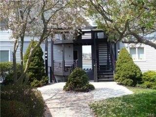 733 Popes Island Rd, Milford, CT 06461-1761