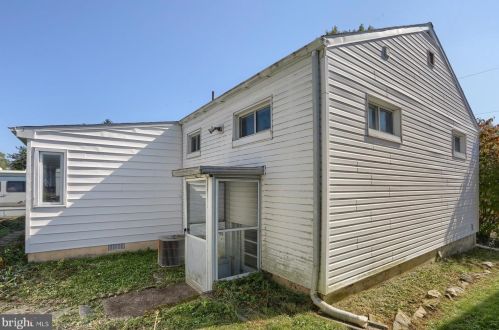 6114 Blue Grass Ave, Harrisburg PA 17112-2327 exterior