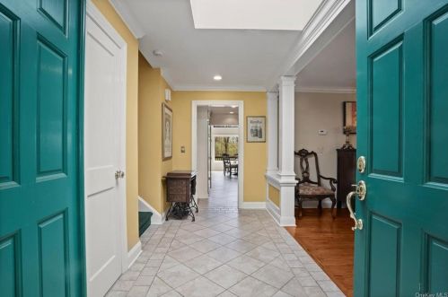 229 Cedar Dr, Briarcliff, NY 10510-2605