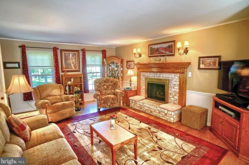 475 Woodcrest Dr, Navy Sup Dpt PA 17050-6854 exterior