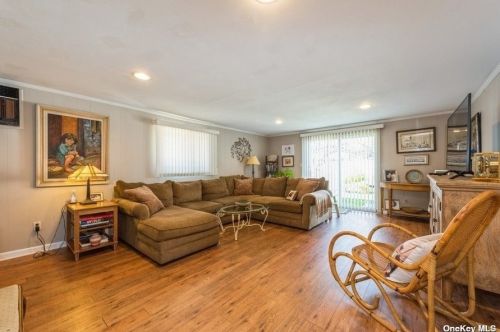 1662 Hannington Ave, North Wantagh, NY 11793-2810