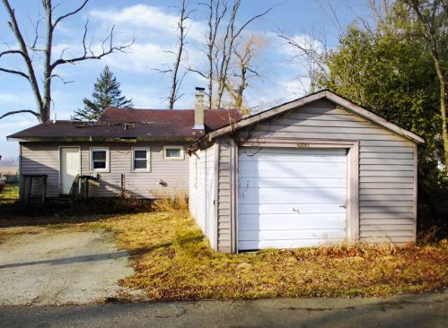 8420 Fox River Rd, Waterford, WI 53185-1052