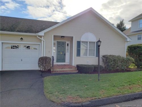 18 Cherry Blossom Ln, Bridgeport, CT 06611-2465