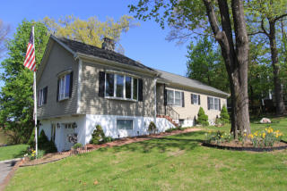 5 Locust Dr, Mahopac, NY 10541-5347