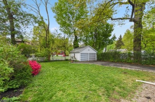 136 Grove St, Montclair, NJ 07042-4011
