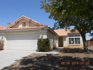 13119 Oberlin Ave, Victorville, CA 92392-7216